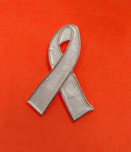 Lung Cancer Awareness Lapel Pin Pearl Ribbon Support Gold Plated Enamel Tac New - 第 5/5 張圖片