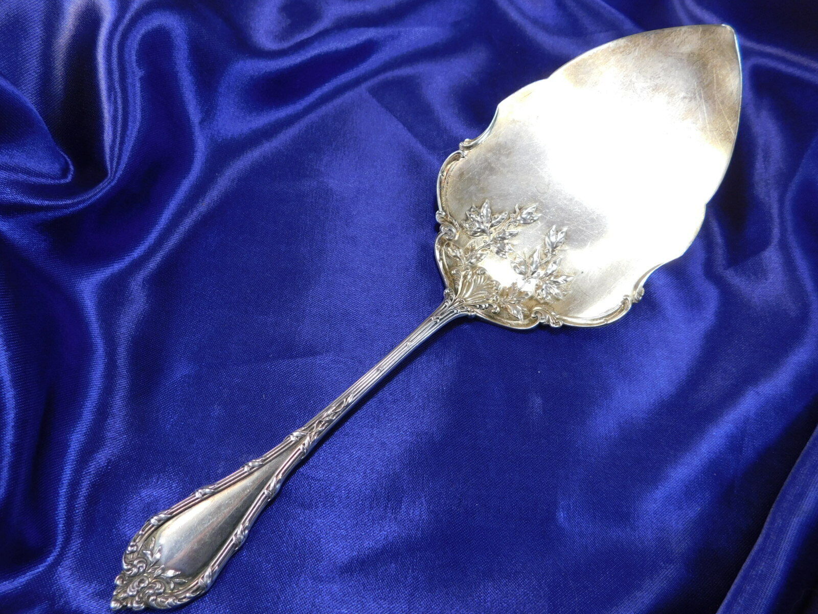 DURGIN MADAME ROYALE STERLING SILVER PASTRY SERVER SOLID - WELL USED CONDITION S
