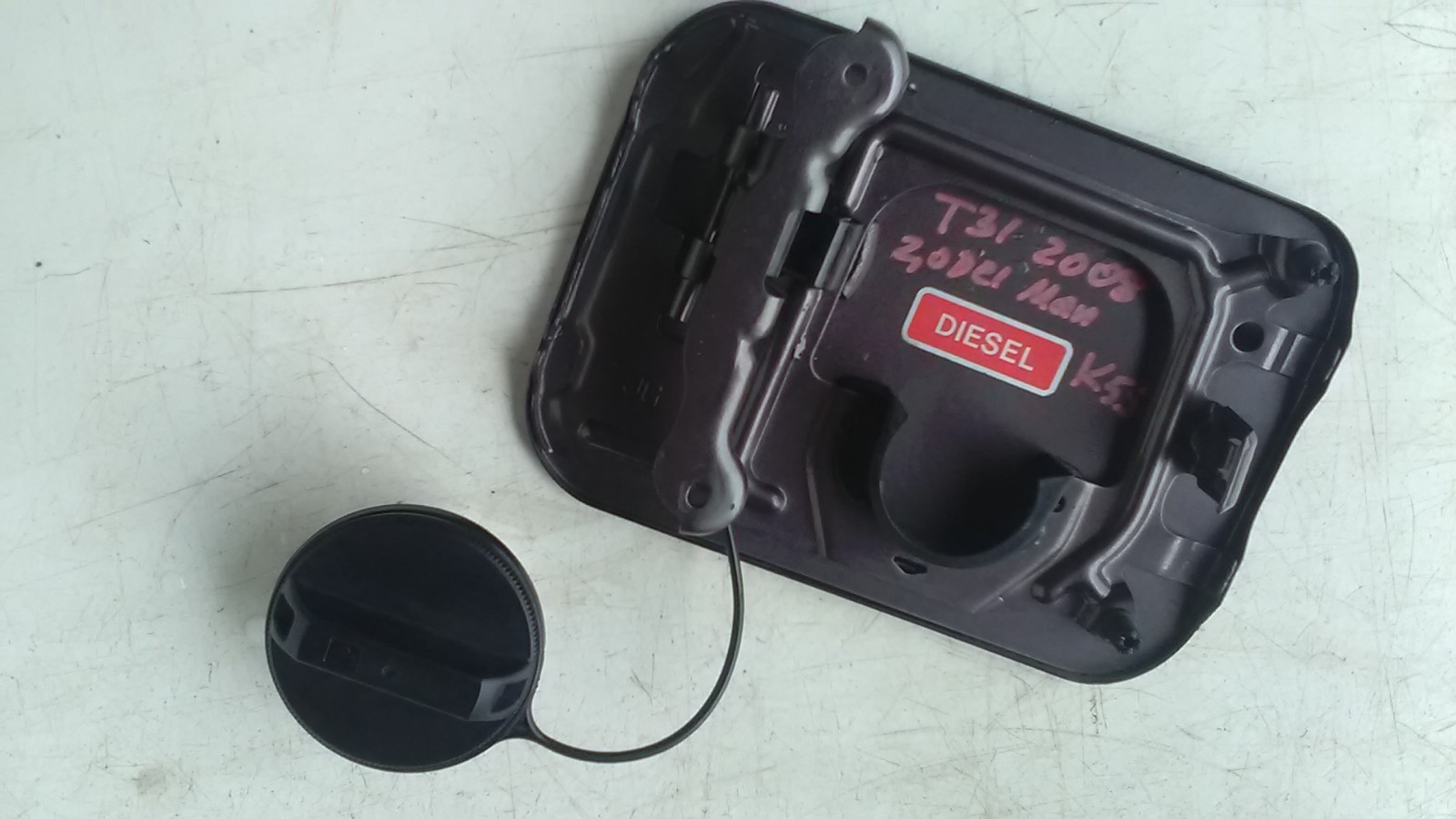 NISSAN XTRAIL 2008 T31 2.0 DCI MANUAL FUEL TANK CAP FILLER FLAP COVER