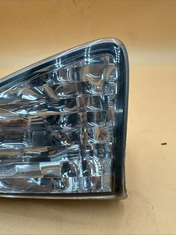 Luz trasera lateral izquierda para pasajero Nissan Murano 2006-2007 usada Foto 3 de 4