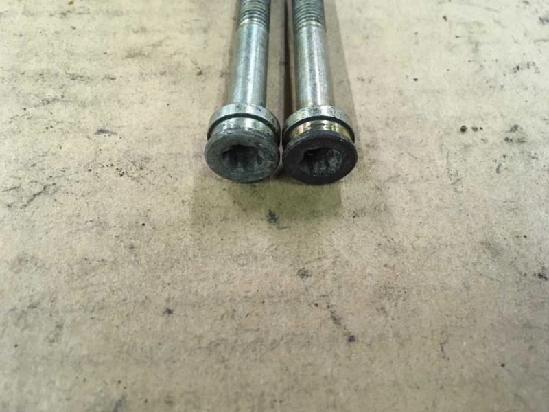 99 00 01 02 03 04 05 06 07 FORD E250 E350 E450 PINZA FRENO DELANTERO SOPORTE PERNOS Foto 3 de 4