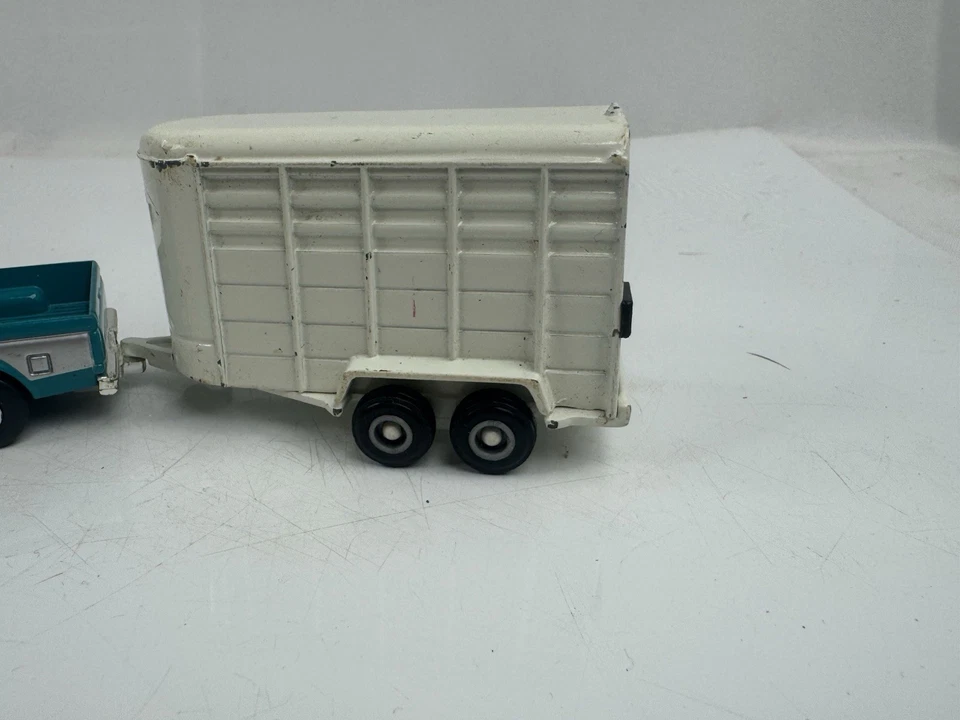 Ertl Farm Country Ford F-250 4x4 Pickup Truck with Horse Livestock Trailer - Image 3 of 4