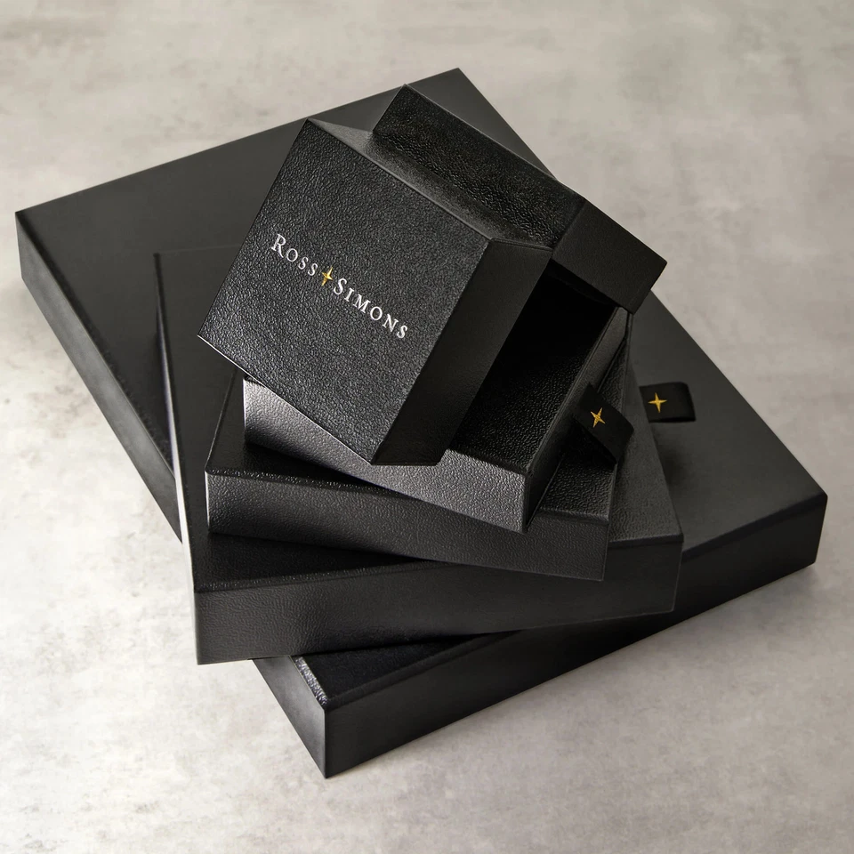 Perla cultivada de 7,5-8 mm y 0,11 ct. t.w. Aretes colgantes de diamantes en oro blanco de 14 k Foto 3 de 3