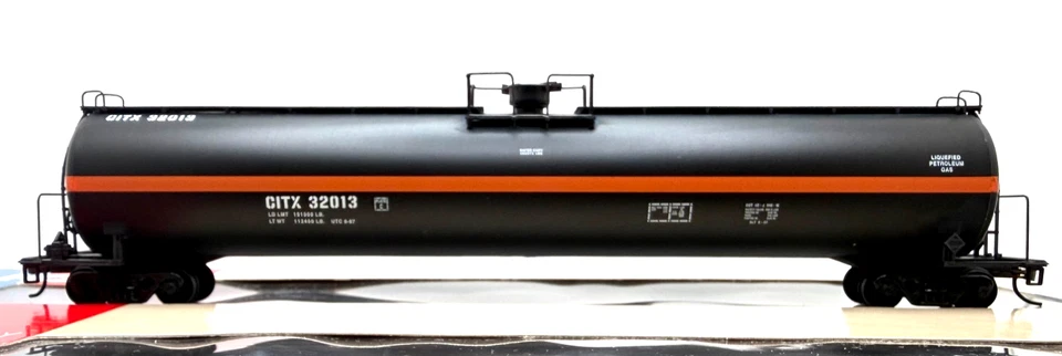 HO WALTHERS 932-27304 33,000 GALLON LPG TANK CAR 2 PACK CITIES SERVICE CITX - Image 2 of 3