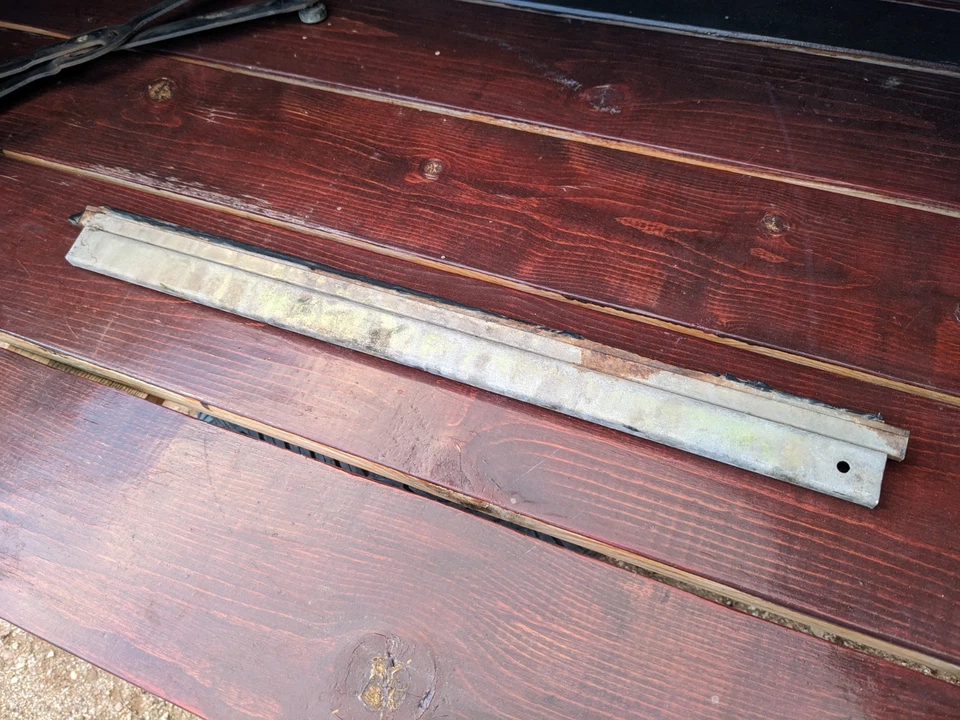 Riel de ventana de puerta trasera Chevrolet Suburban 1973-91 doble cabina C10 C20 C30 carrocería cuadrada Foto 4 de 4