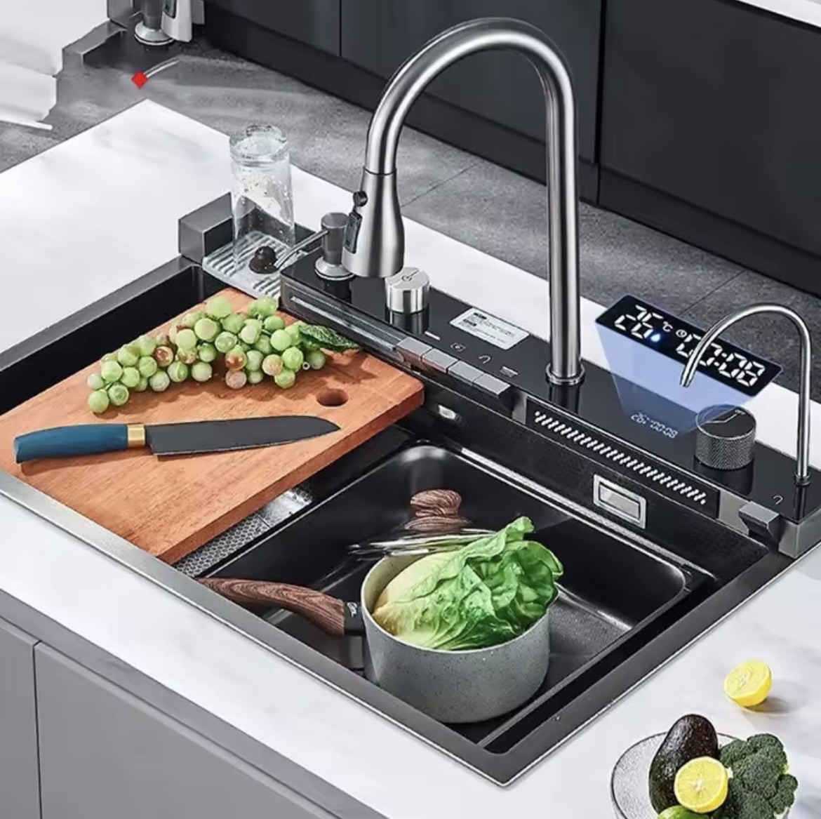Évier cuisine cascade inox grand format pour îlot central et préparation culinaire