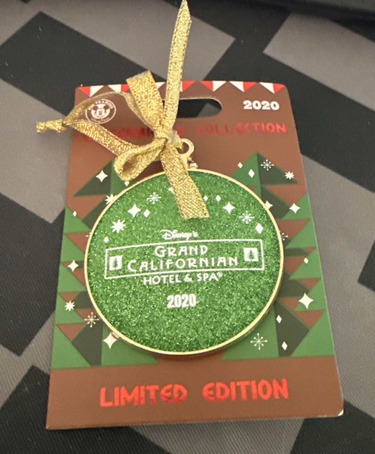 2020 Disney Christmas Gingerbread Collection Ornament grand Californian pin