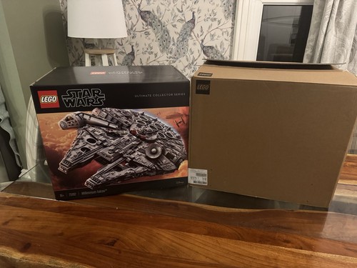 BRANDNEU LEGO Star Wars Millennium Falcon (75192) Ultimate Collector Series