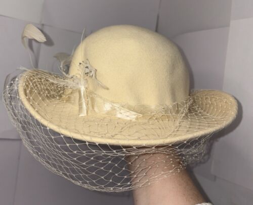Vintage Michael Howard Ladies Wool Cream Feathers Miss Bierner Hat Derby Hat