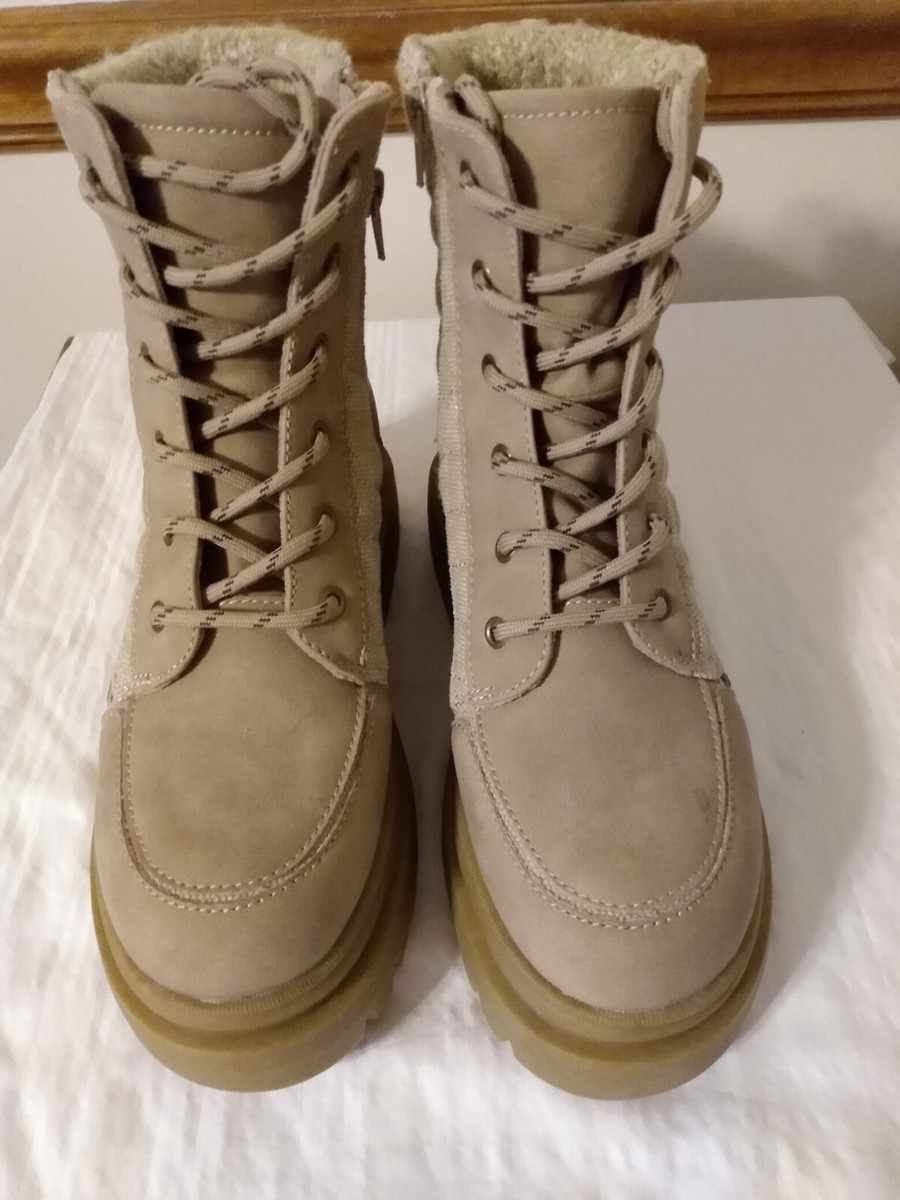 Rocket Dog Desmond Taupe Lug Platform Boots Women's Sz