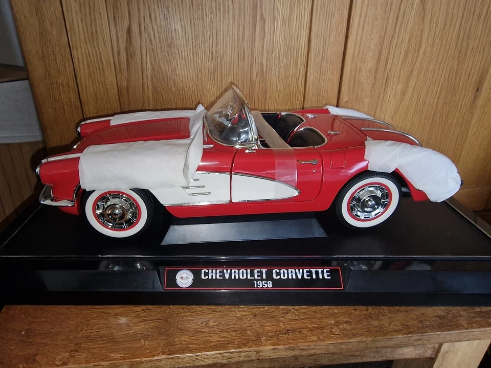 SOLIDO ref: 1201 CHEVROLET CORVETTE 1958 Die-Cast Model Car 1/12 Scale Red/White - Image 2 of 4