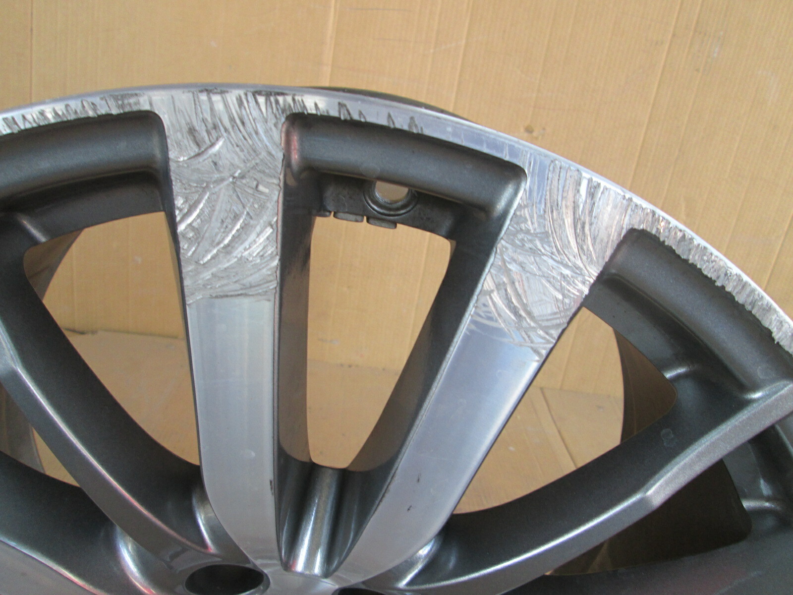 Maserati Ghibli Quattroporte Rear  Wheel / Rim # 670016856