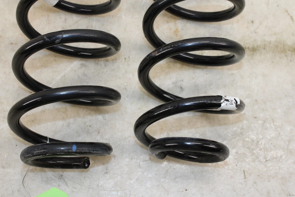 Juego de muelles helicoidales traseros Audi TT 2016-2023 8S0511115ER OEM HE46 Foto 3 de 4