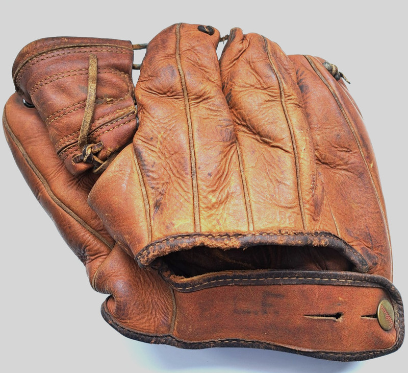 vintage Wilson left hand Ball Hawk #4 baseball glove A2222