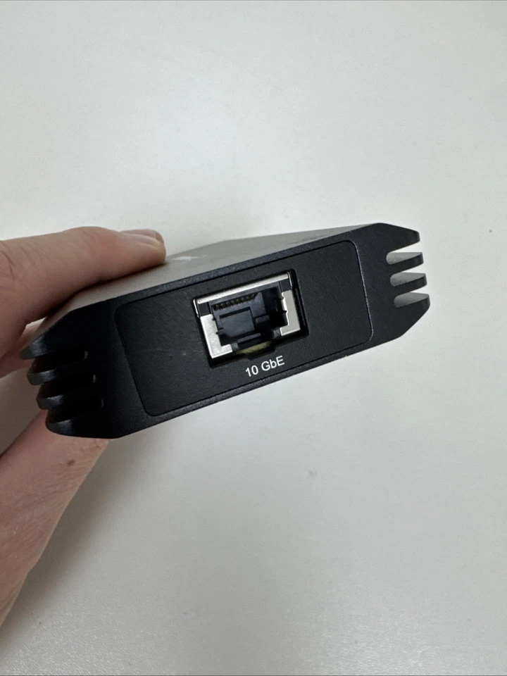 Adaptador de red Ethernet Sabrent 10G Thunderbolt 4 (USB-C) Foto 2 de 4
