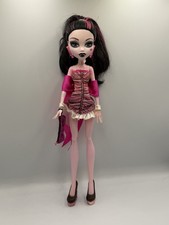 Monster High Draculaura Dawn of the Dance White Elastics