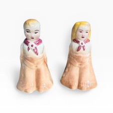Vintage Cowboy & Cowgirl Salt Pepper Shaker Set, Holding Hats, Unmarked, 4" Tall