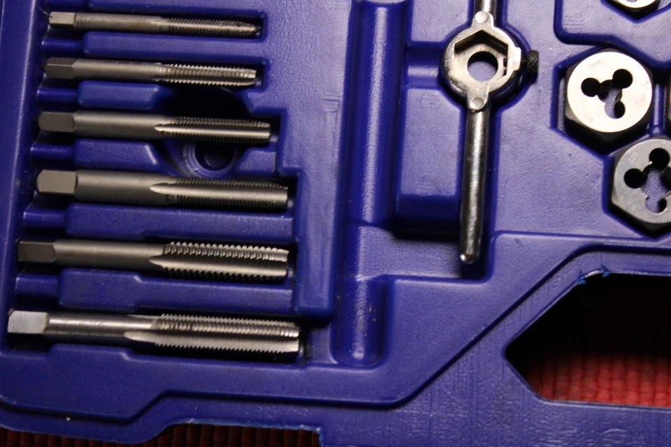 Conjunto Irwin Hanson 26377 Deluxe torneira/matriz SAE/métrica 117 incompleto - Imagem 4 de 4