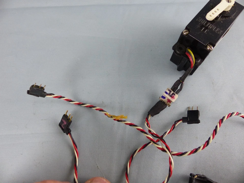 Lot de 3 SERVO RC ROBBE S12 8190 , MULTIPLEX IC 1C , un sans marque  , testé OK - Photo 2/2