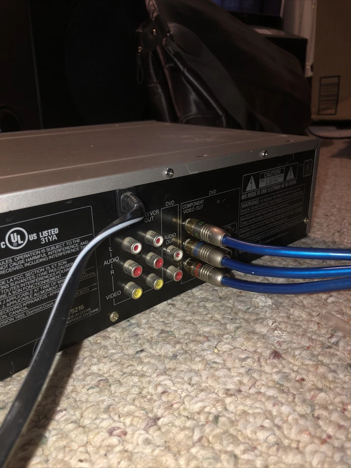 Reproductor DVD VHS Hitachi DV-PF2U para piezas, DVD funciona, VCR no. Sin mando a distancia Foto 4 de 4