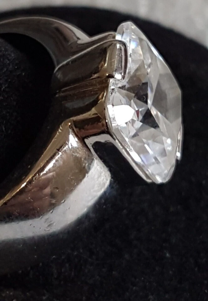 Vintage Costume Fashion Silver Tone Ring Comfort Band 4mm Size 9 Lrg Clear Stone Foto 3 de 4