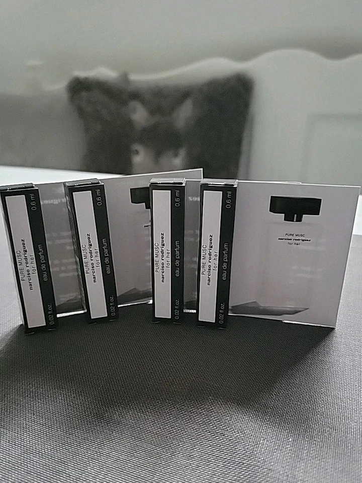 Narciso Rodriguez Pure Musc für Damen, 4× 0.6 ml Eau de Parfum