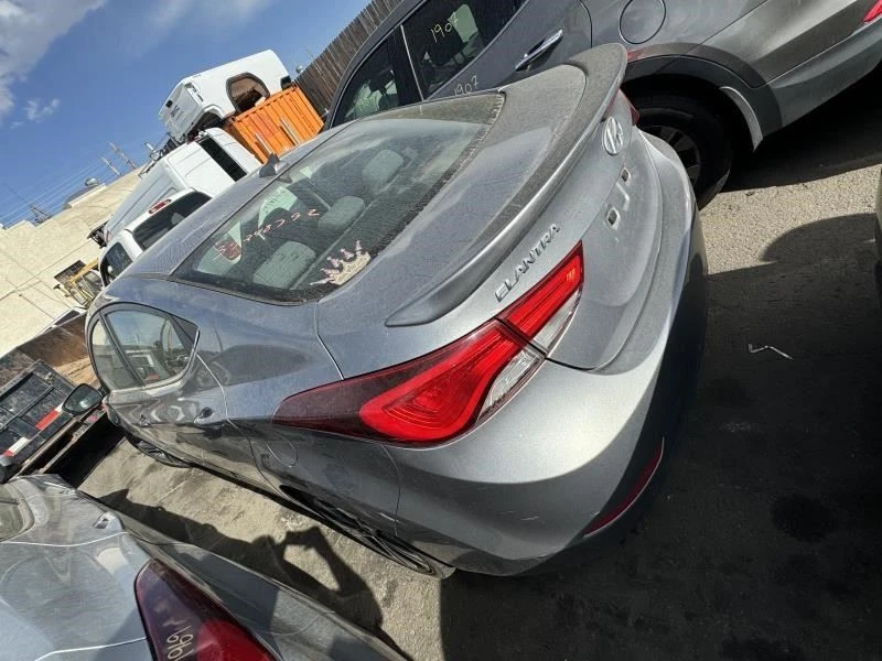 Maletero/portón trasero sedán con alerón LED compatible con 14-16 ELANTRA 628421 Foto 2 de 4