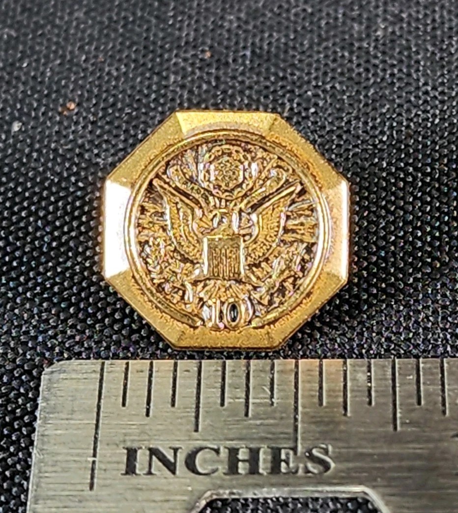 Federal Government 10 Years Service Lapel Pin