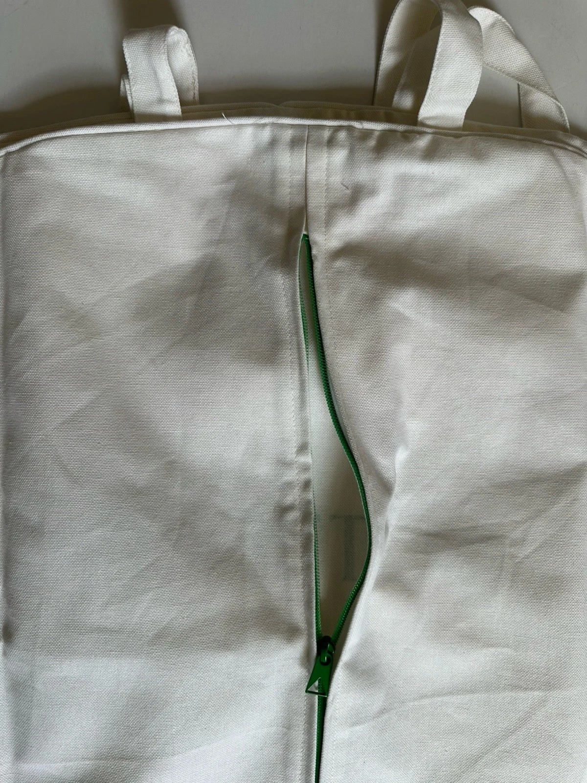 Bottega Veneta Giacca Gilet Pieghevole Borsa Porta Indumenti Bianco 54”L x 27 5”W Nuovo