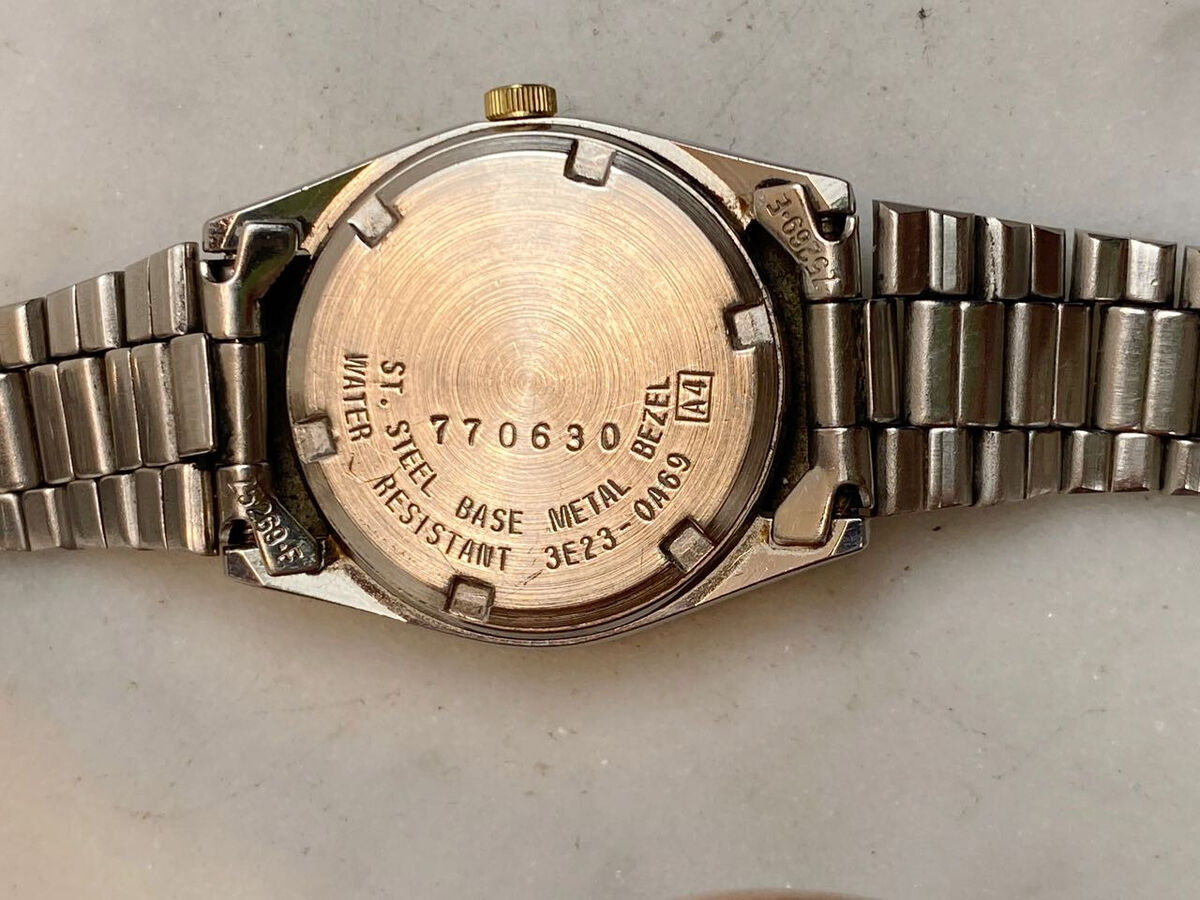 Vintage SEIKO SQ Women's Watch. Datejust 3 Jewels. 2 Tone Vintage SEIKO SQ Women's Watch. Datejust 3 Jewels. 2 Tone