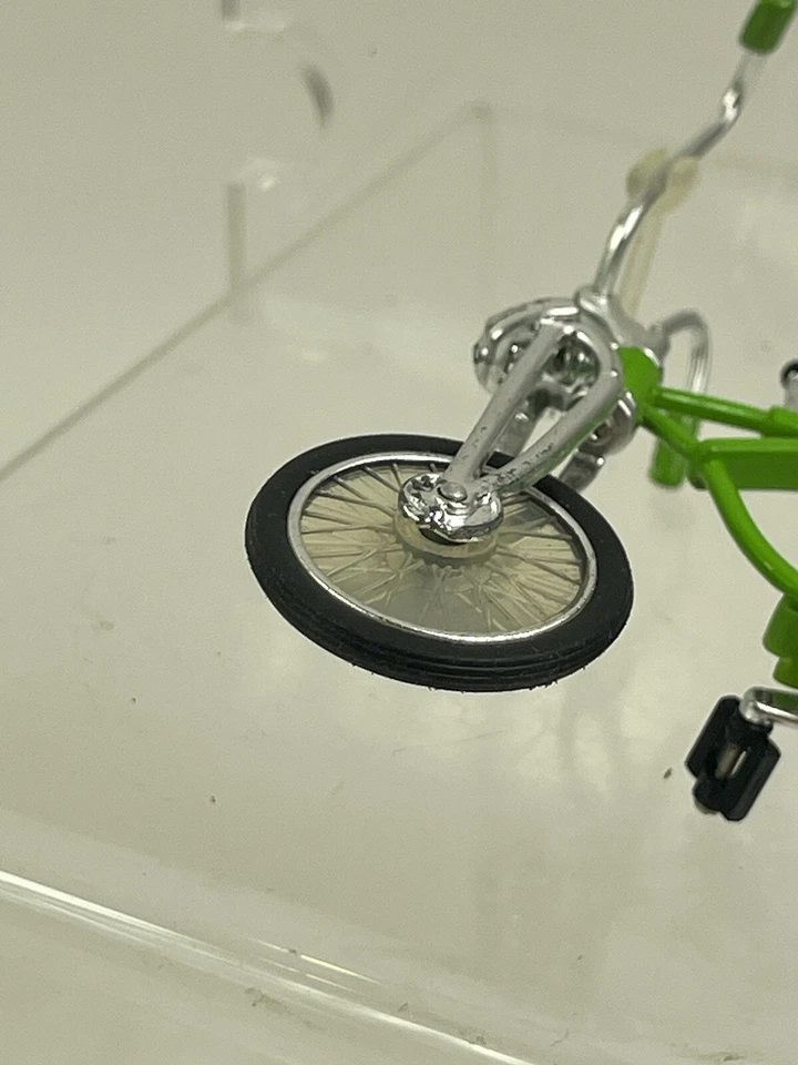 BICICLETA FUNDIDA A PRESIÓN ESCALA BRILLANTE Verde Schwinn Pea Picker 3"" de largo Foto 4 de 4