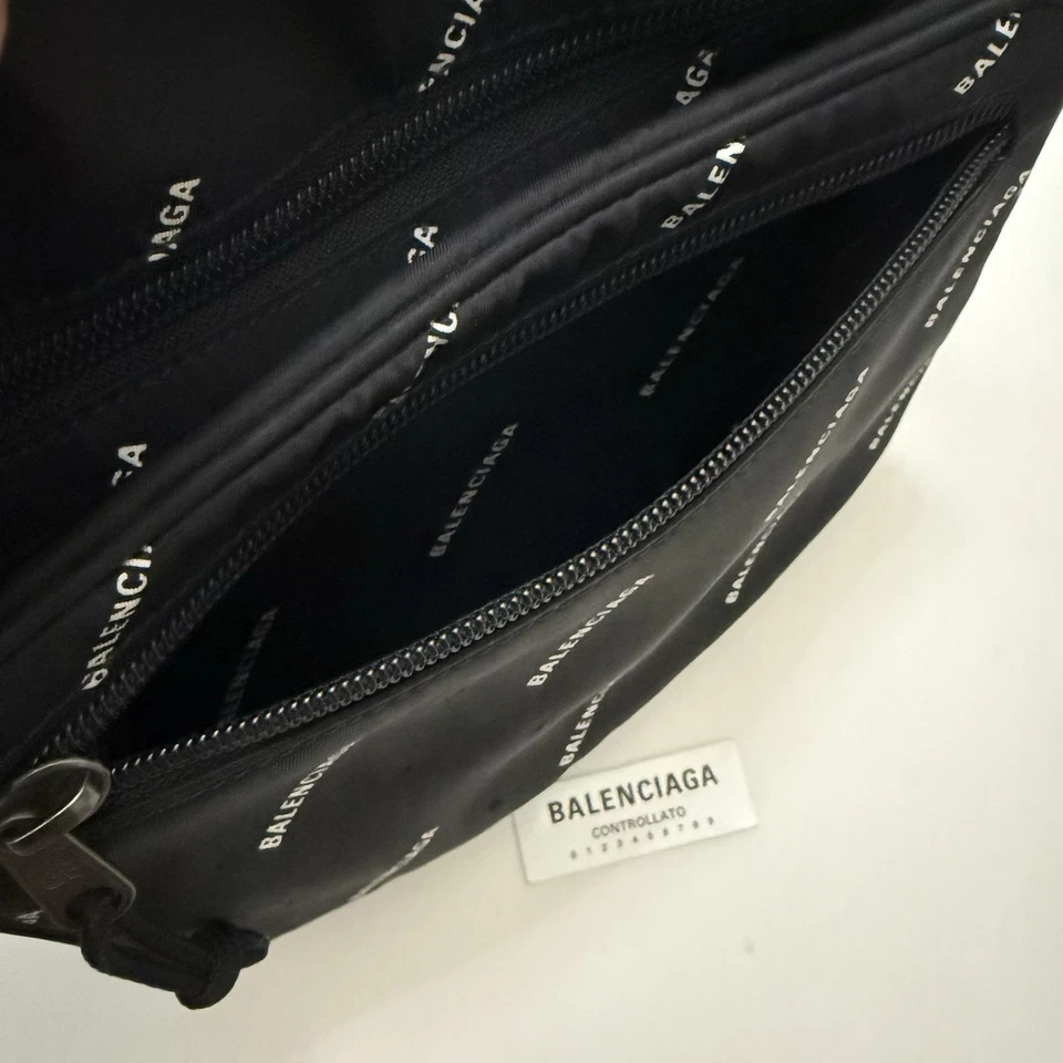 Balenciaga BeltBag Explorer Nylon Blanco y Negro Logo Body Bag Cintura Bolsa Logo Foto 4 de 4