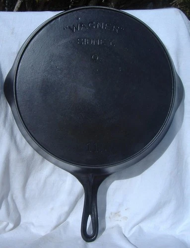 Wagner Sidney Cast Iron Skillet 11 With Heat Ring