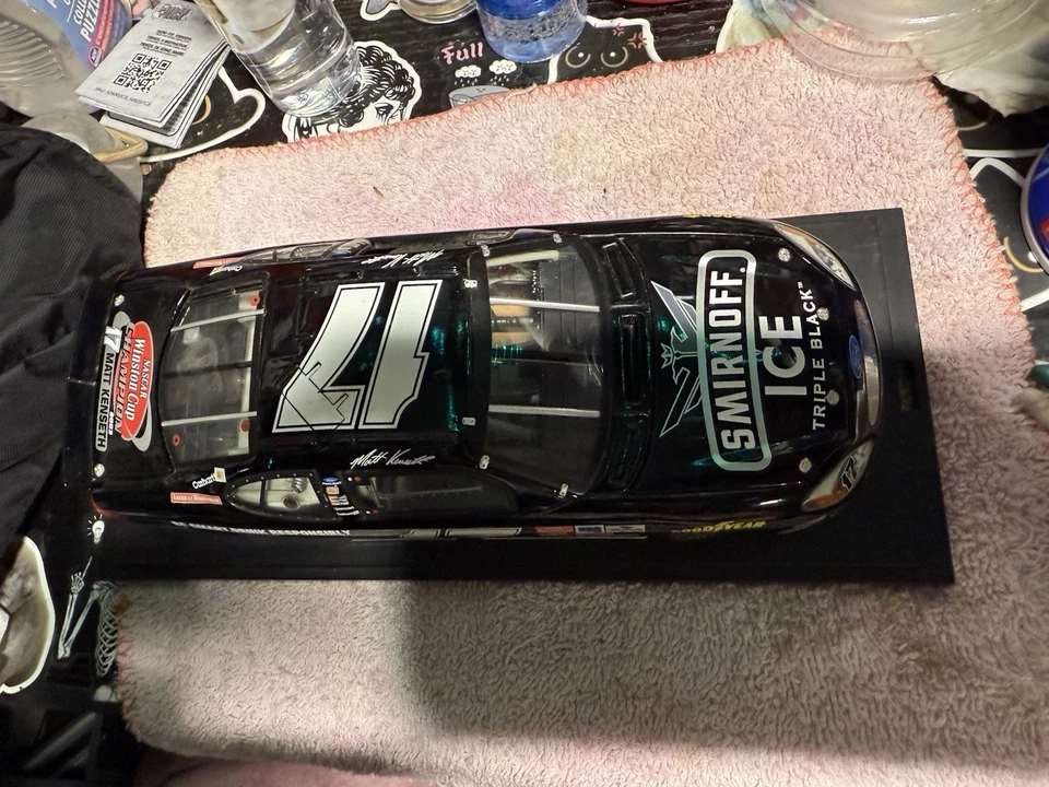 Matt Kenseth #17 Smirnoff Ice Triple Negro Ford Taurus 1:24 Team Caliber 2003 Foto 2 de 4