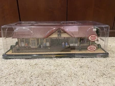 MENARDS GOLD LINE O GAUGE COLLECTIBLE BUILDINGS TRAIN STATION NIB