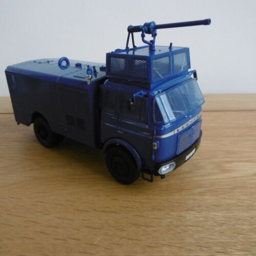 IXO BERLIET GBK80 Water Cannon Riot Control Truck Police France 1/43 scale - Picture 1 of 3
