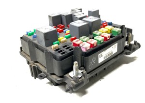 Engine Fuse Box 3.5L Cadillac Escalade (RWD) 2003 2004 2005 2006 | eBay