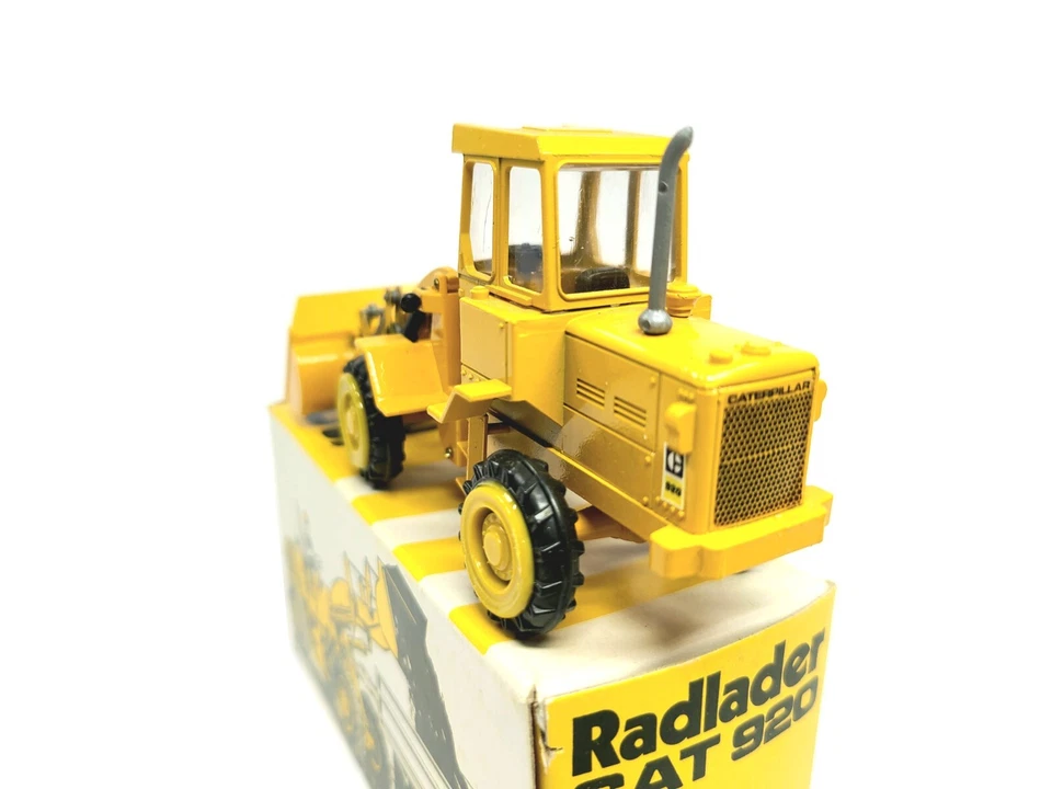 Caterpillar Cat 920 Wheel Loader - Conrad Gescha 1:50 Scale Diecast Model #2880 - Image 4 of 4