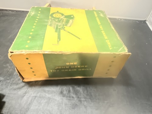 Eska / Ertl John Deere Yellow Lid Grain Drill with Box. - Picture 8 of 11