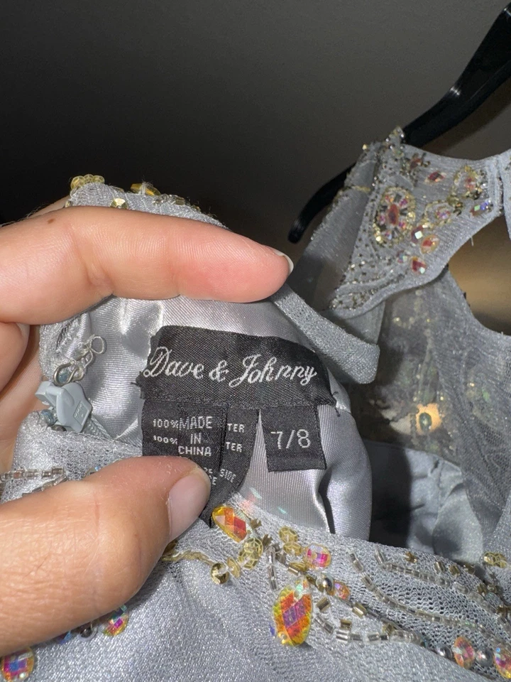 Vestido Corto de Baile de graduación Dave & Johnny - Plateado/Dorado - Talla 7/8 USADO Foto 4 de 4