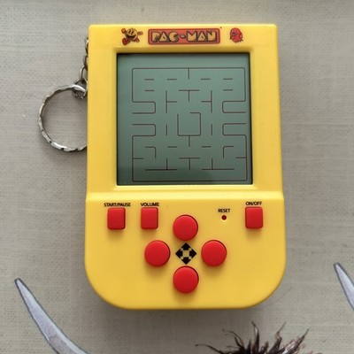 Pac-Man Mini Handheld Electronic Arcade Game Keyring Retro Video Game Gebraucht