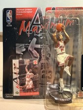 Michael Jordan 1993 Championship Maximum Air #3 Chicago Bulls Figure & Card