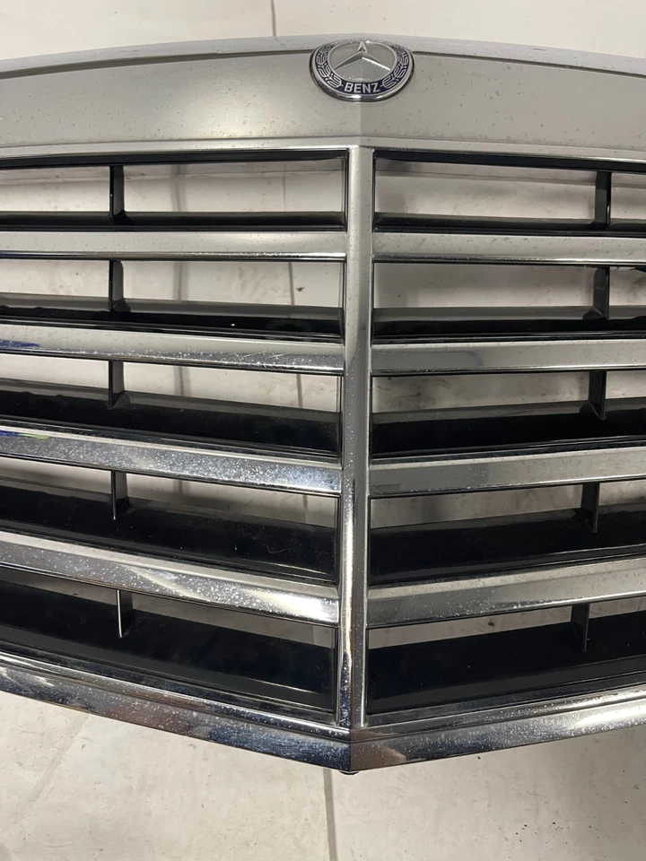 2007 - 2009 Mercedes-Benz S550 Front Upper Bumper Grill Grille 2218800083 OEM - Image 3 of 4