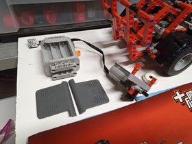 LEGO TECHNIC Fred's Garage Tow Truck 9395 Complete With Power Functions 