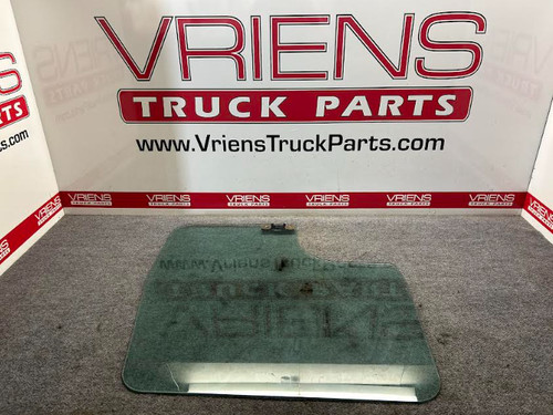 KENWORTH R44-1073 GLASS-WINDOW W/ R44-1028-1 ISOLATOR-GLASS W/TAB