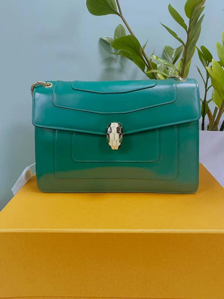 Bolso de Hombro Bvlgari Serpenti Froever Cuero Piel de becerro Verde Cadena Cuero Foto 2 de 4