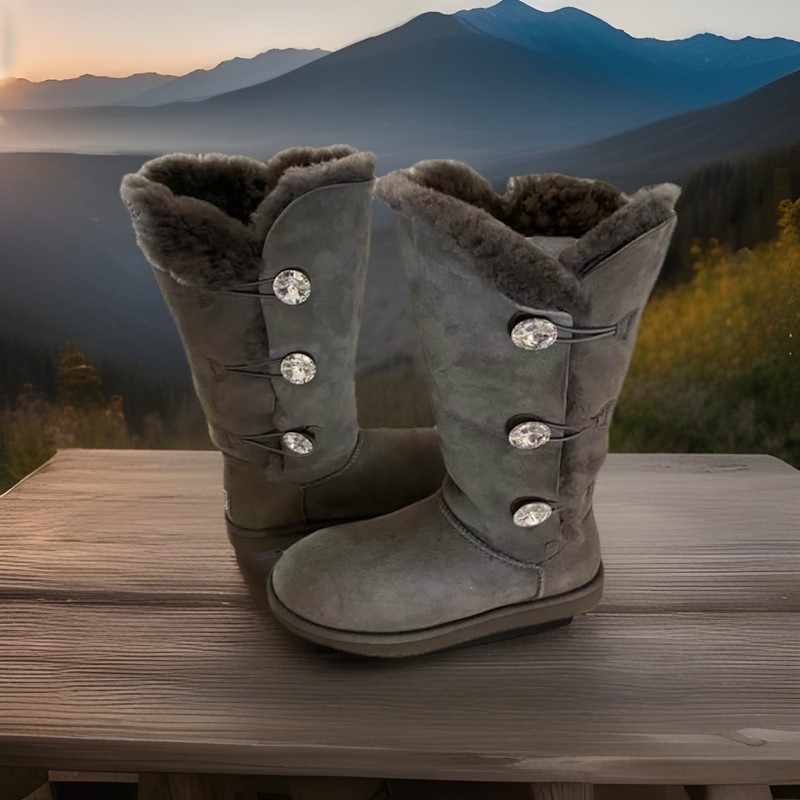 🔥UGG Bailey Button Triple Bling Swarovski Crystal Women’s Boots Size 9-SOLD OUT