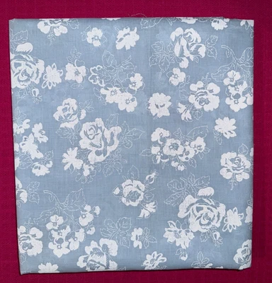 Tissu vintage voile de coton mélangé bleu à fleurs larg 150 cm x H 104 cm D175 - Photo 1/4