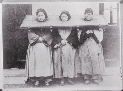 Chinese adhere to ancient methods of punishment 1922 OLD PHOTO