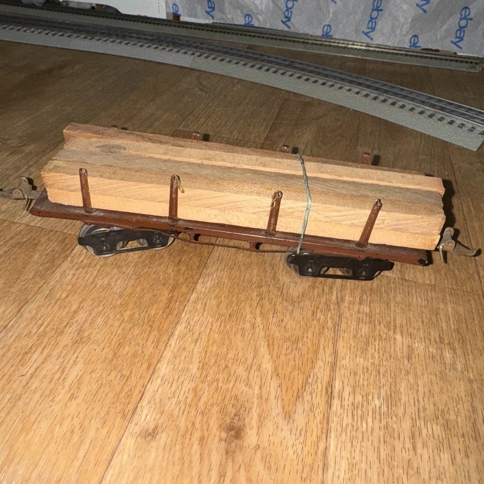 Coche plano de madera Ives 123 de preguerra calibre O marrón con carga de madera Foto 4 de 4